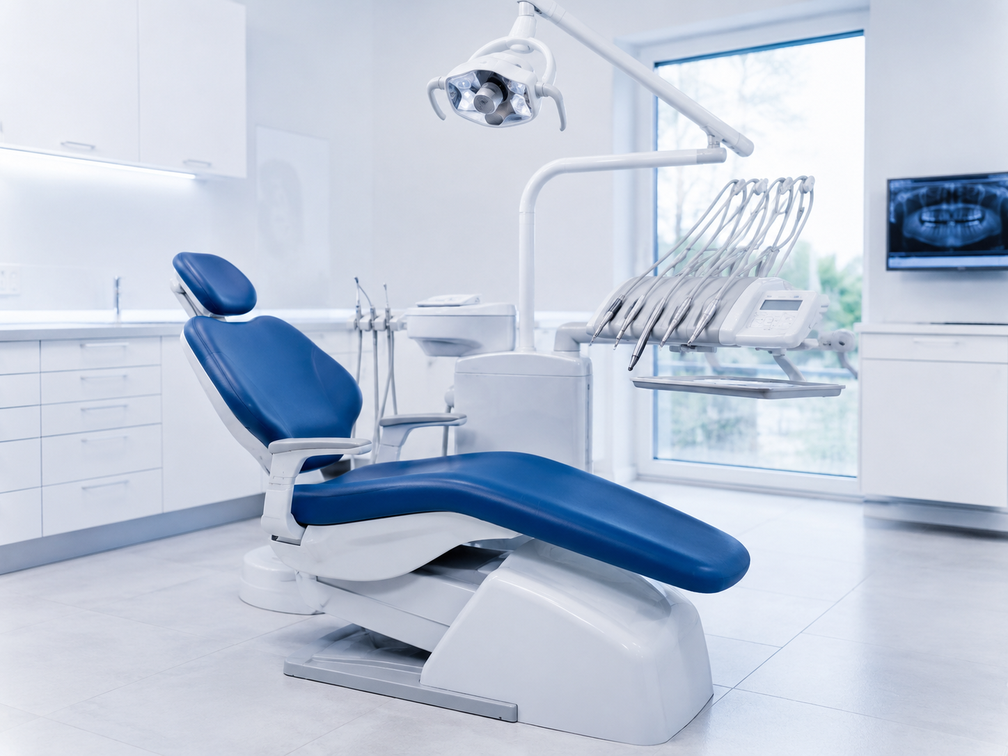 Sillón dental completo con instrumental conectado en gabinete odontológico